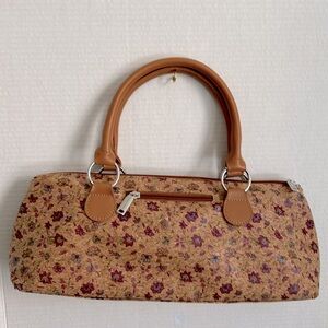 NWT Primeware Insulated Wine Clutch.